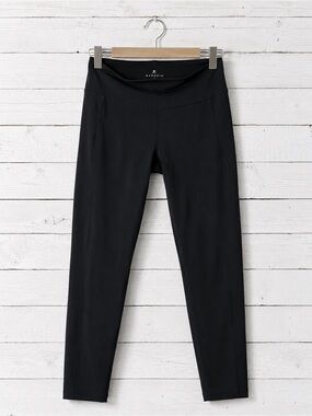 EUC Danskin Women's Sleek Black Leggings Yoga Pants Athletic Wear | Hip Pockets